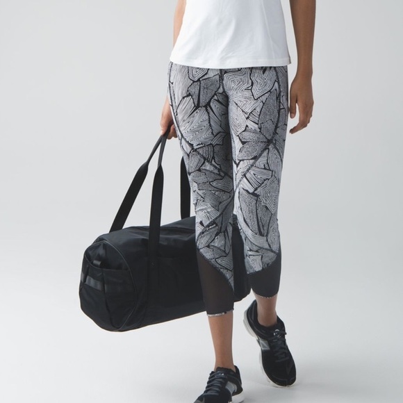 Lululemon Goal Crusher 7/8 Tight in Dottie Tribe White Black / Black - Picture 2 of 16